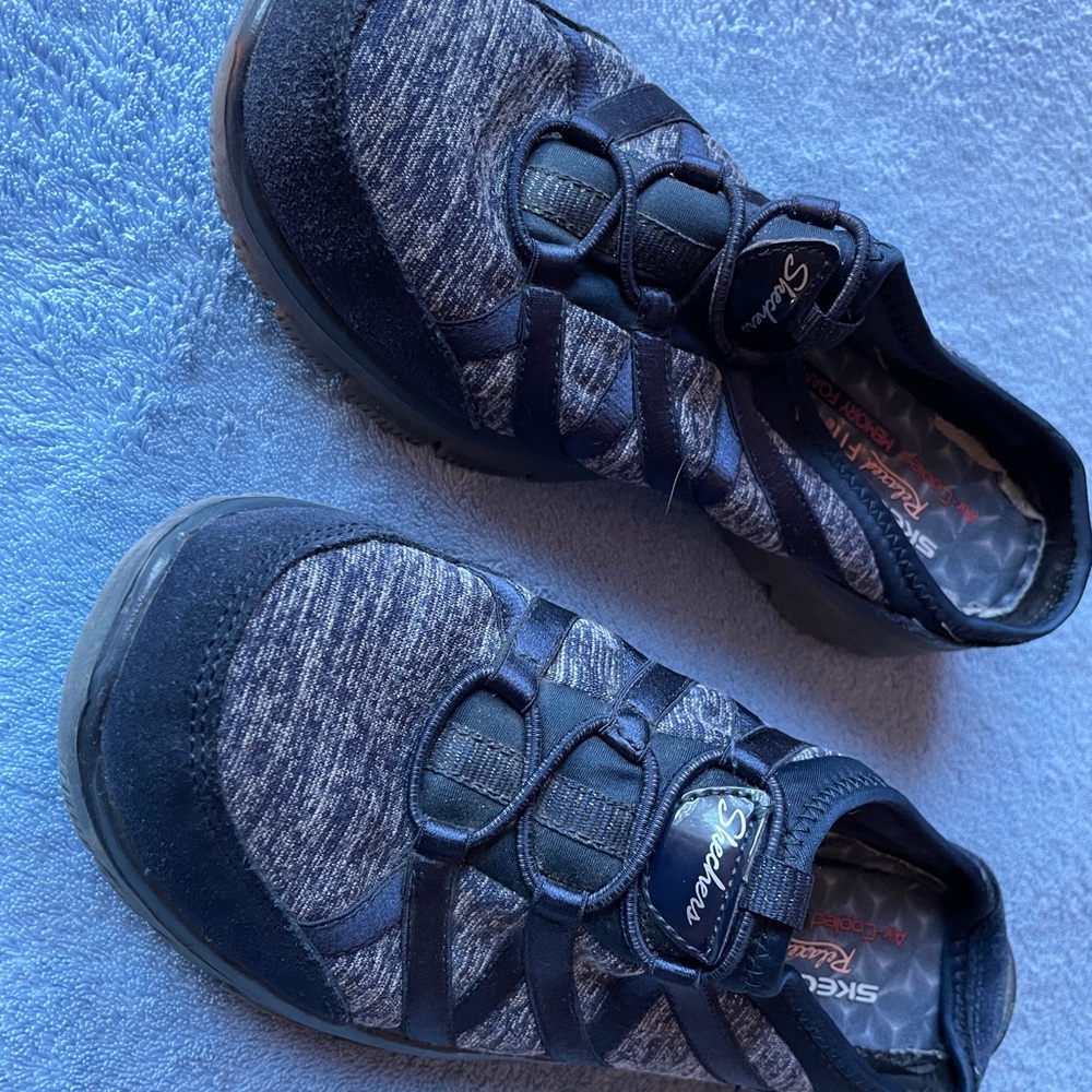 Skechers Womens Slip On Relaxed Fit Memory Foam Air Cooled Navy Shoes.